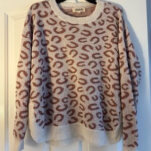 Listicle Women's Leopard Print Sweater - Cream and Brown
